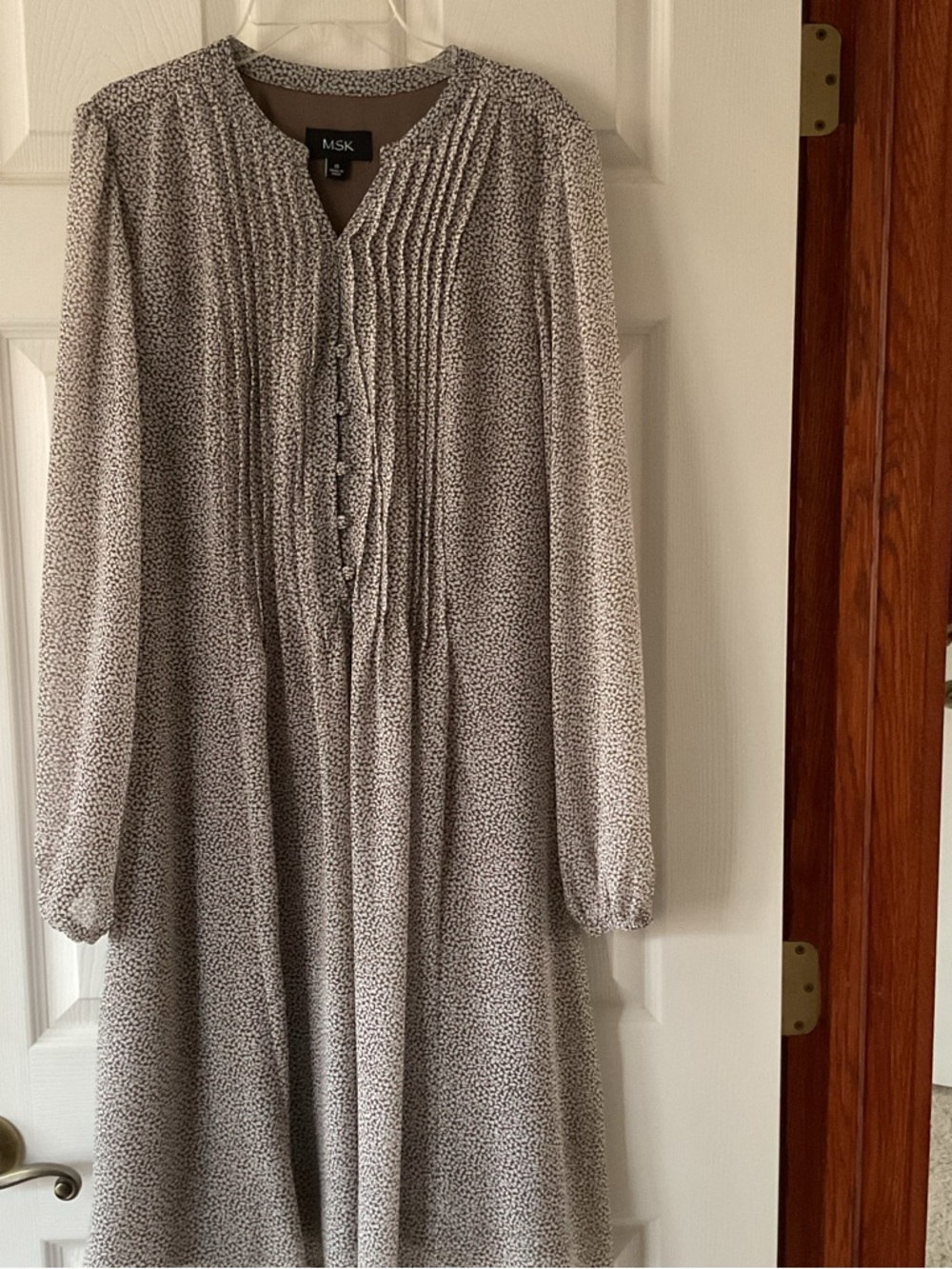 MSK Cream and Black Micro-Print Long Sleeve Midi Dress